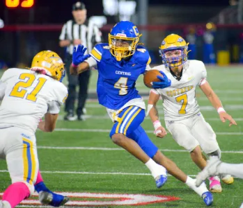Jones' five TD passes leads Central to victory